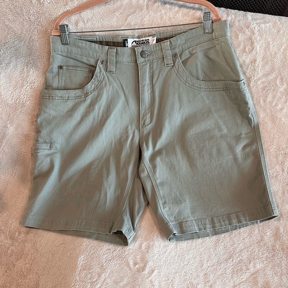 SOLD Mountain Khakis Men's Sage Cargo Shorts Cotton Blend Size 36